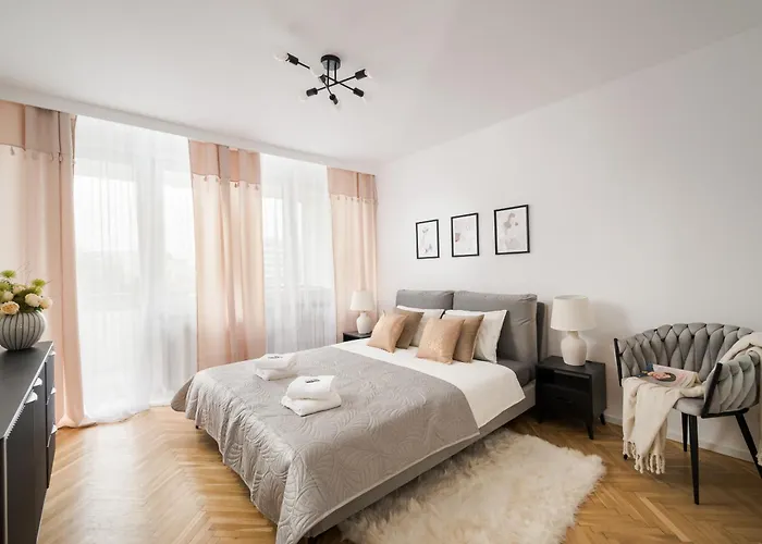 Pulawska Residence Mokotow 2-Bedroom & Living Room, Balcony & Free Parking On Site