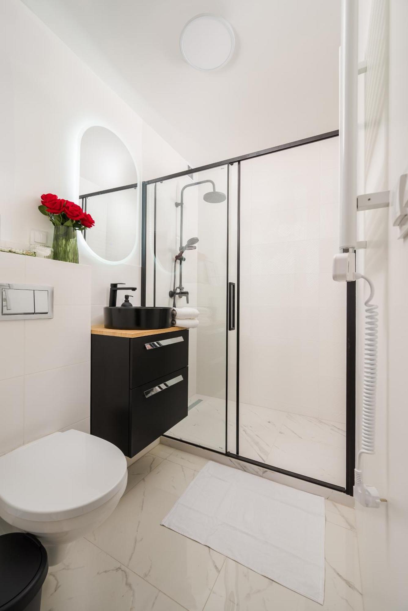 Pulawska Mokotow 2-bedroom & Living Room, Balcony & Free Parking On Site Apartment *