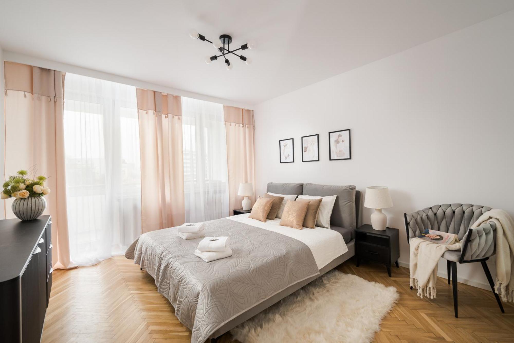 Apartament Pulawska Mokotow 2-bedroom & Living Room, Balcony & Free Parking On Site *
